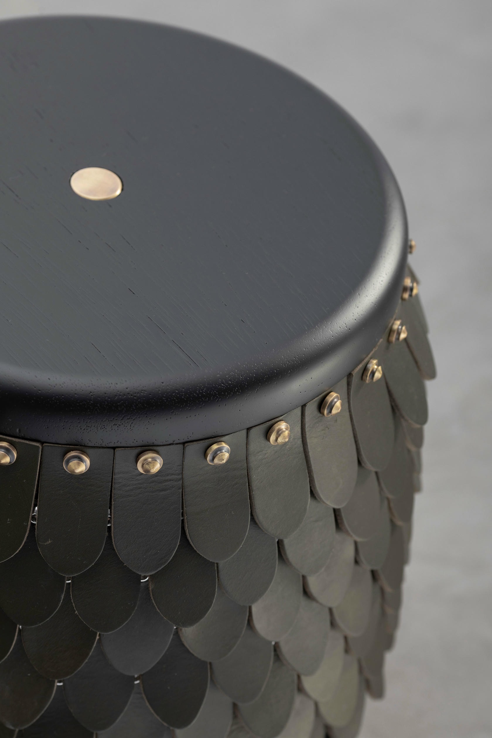 Sitiera Stool in Solid Wood, Olivo Thick Leather & Aged Bronze by Estudio Andean 2