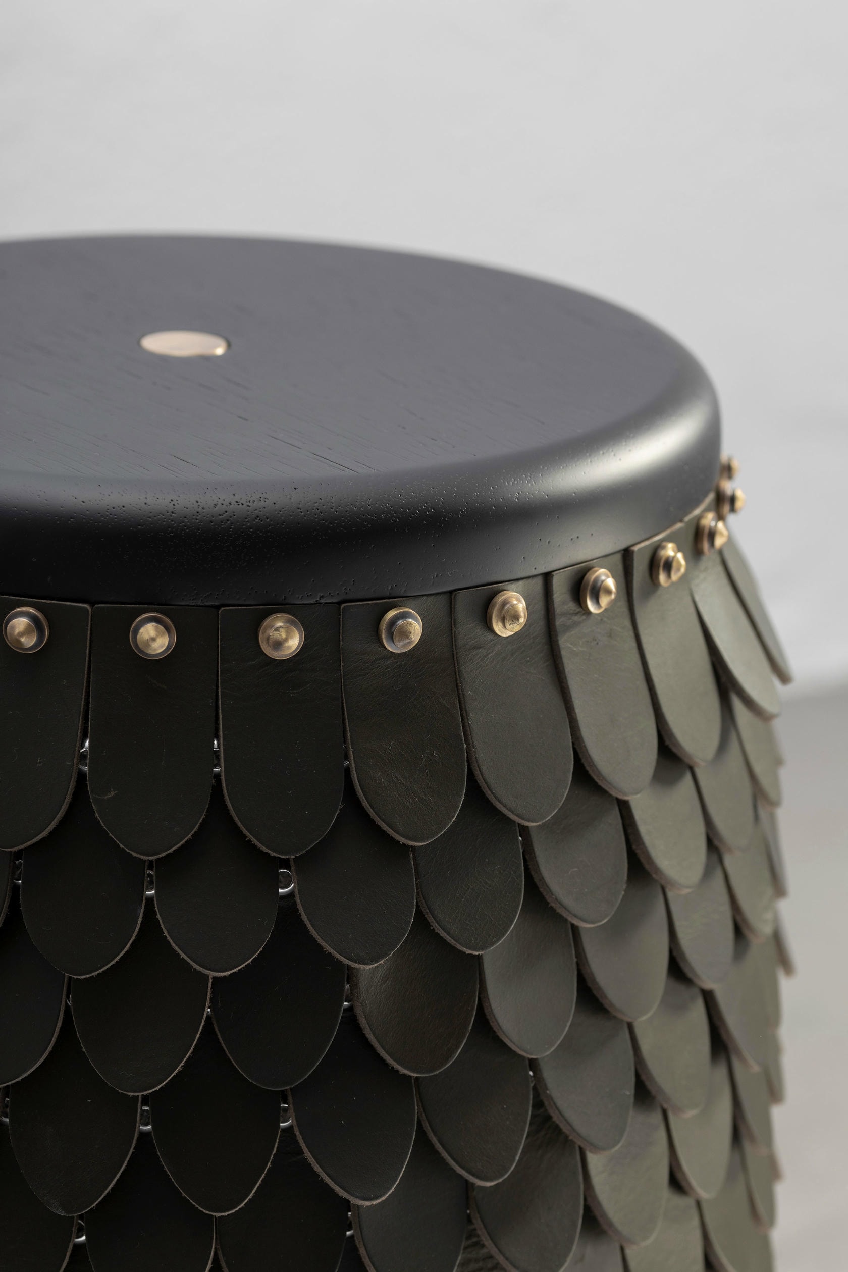 Sitiera Stool in Solid Wood, Olivo Thick Leather & Aged Bronze by Estudio Andean 3