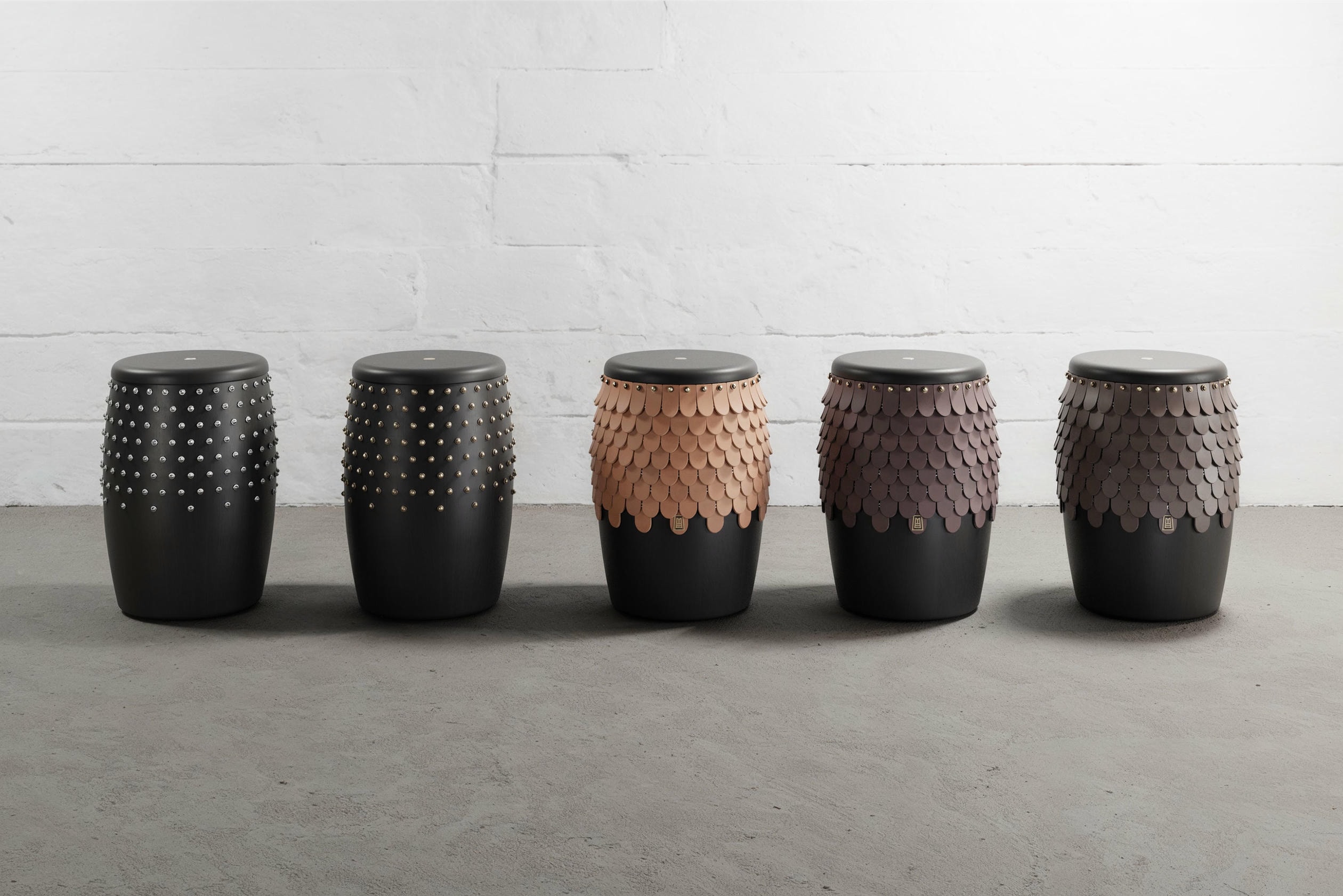 Sitiera Stool in Solid Wood, Olivo Thick Leather & Aged Bronze by Estudio Andean 9