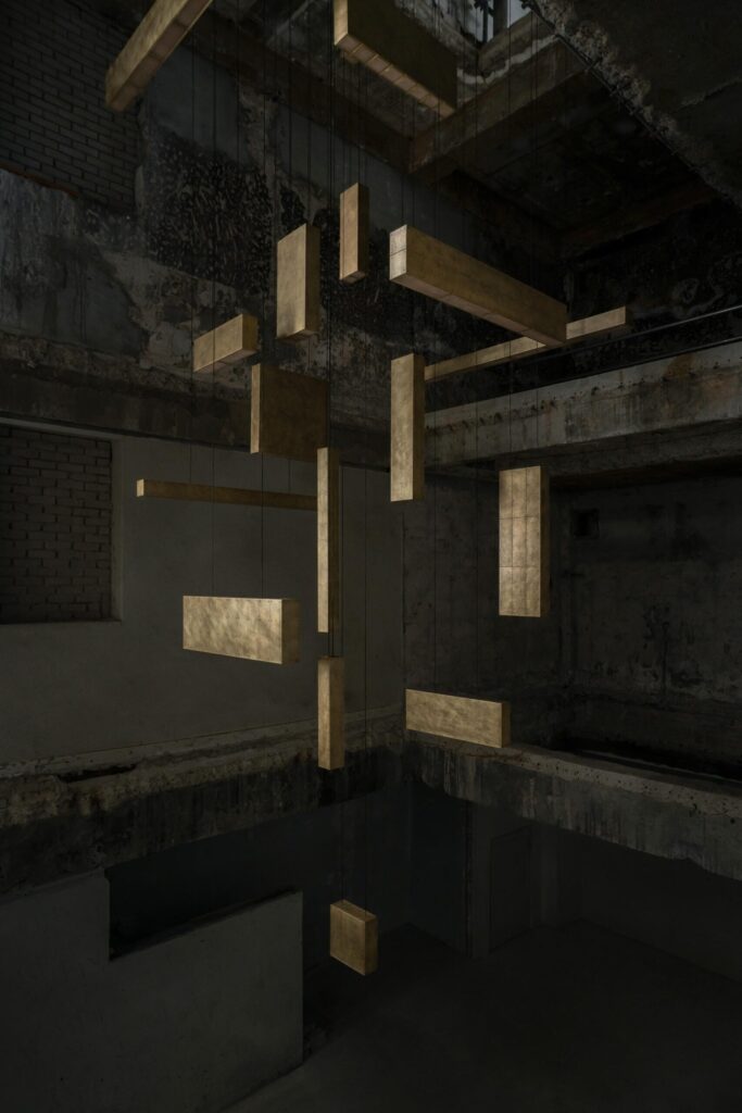 huyngshin hwang ls monumentum chandelier galerie philia 02