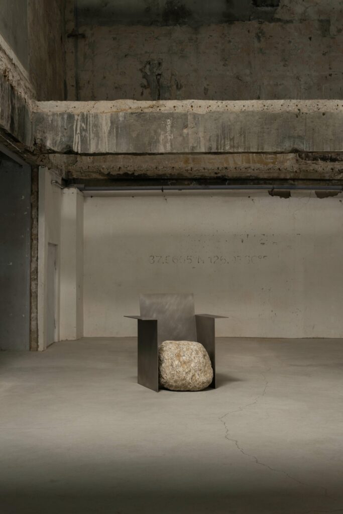 lee sisan proportions of stone arm chair galerie philia 02