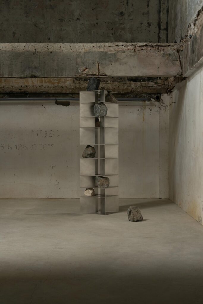 lee sisan proportions of stone column galerie philia 01