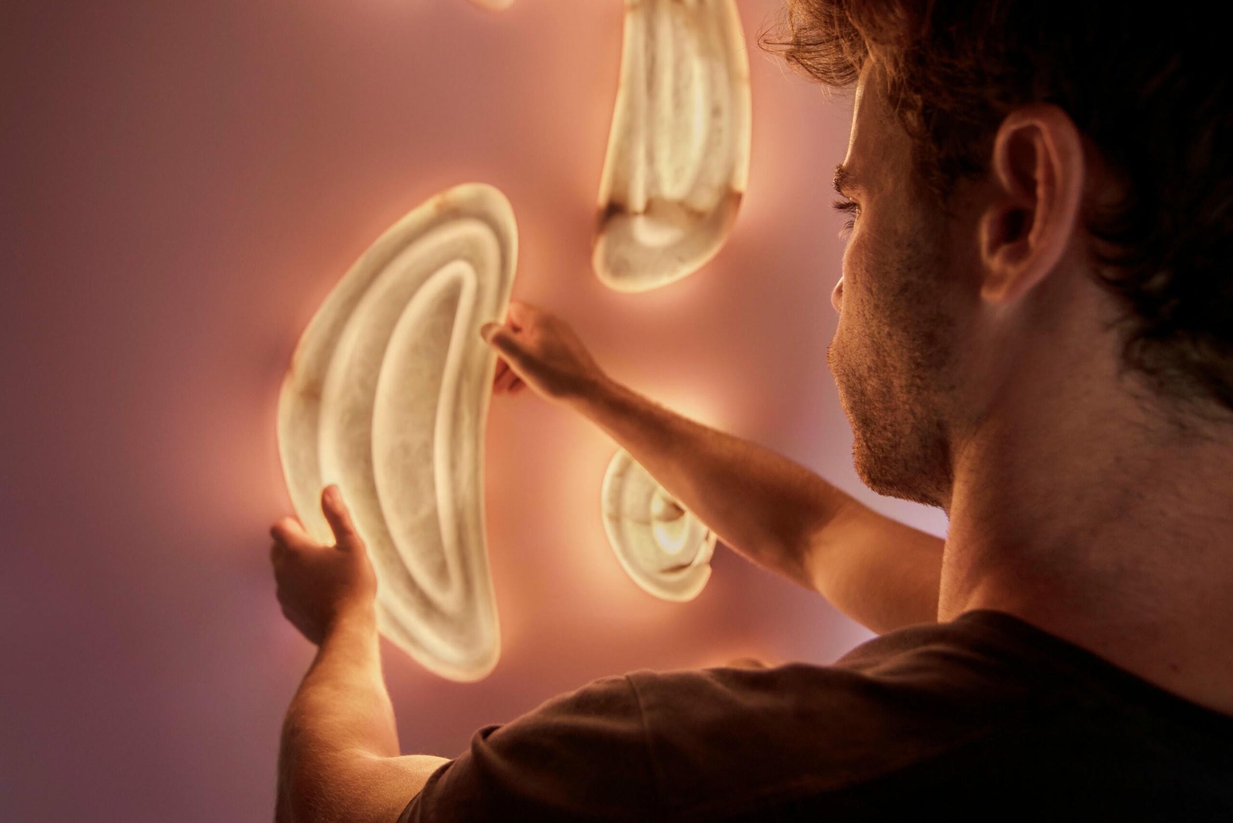 Aqua Fossil Wall Light Lamp in Alabaster by Amarist Studio 15