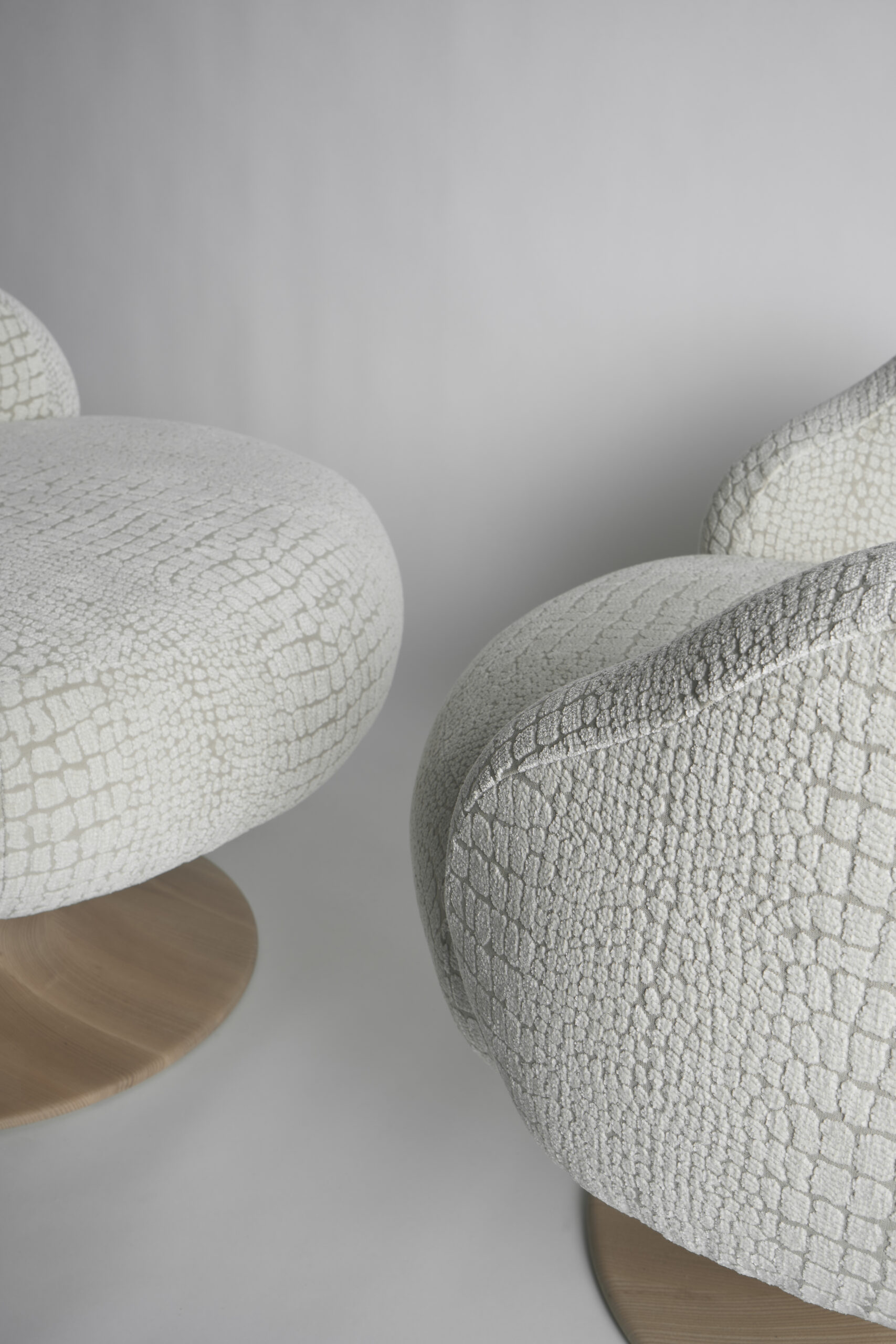 Les Incroyables Chair by Pietro Franceschini 11