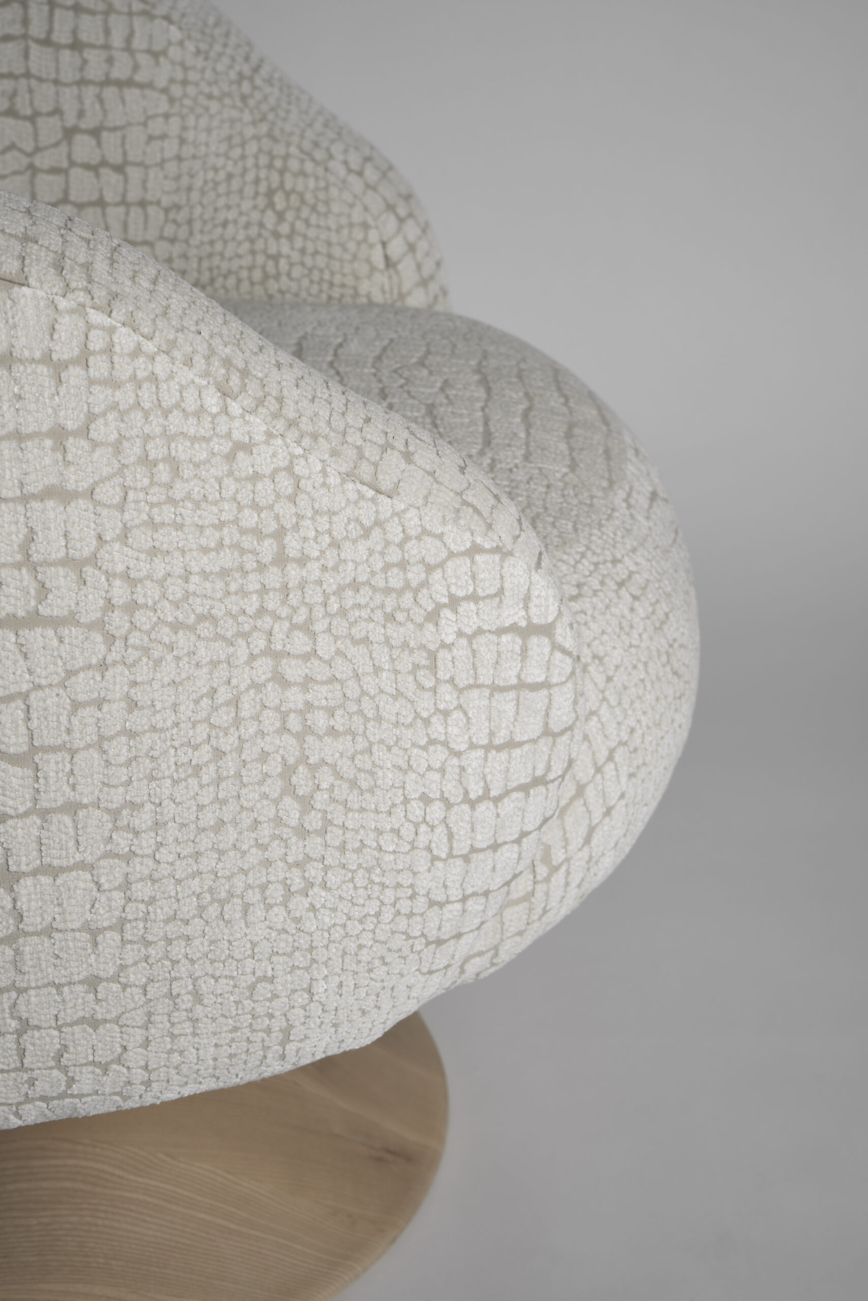 Les Incroyables Chair by Pietro Franceschini 13