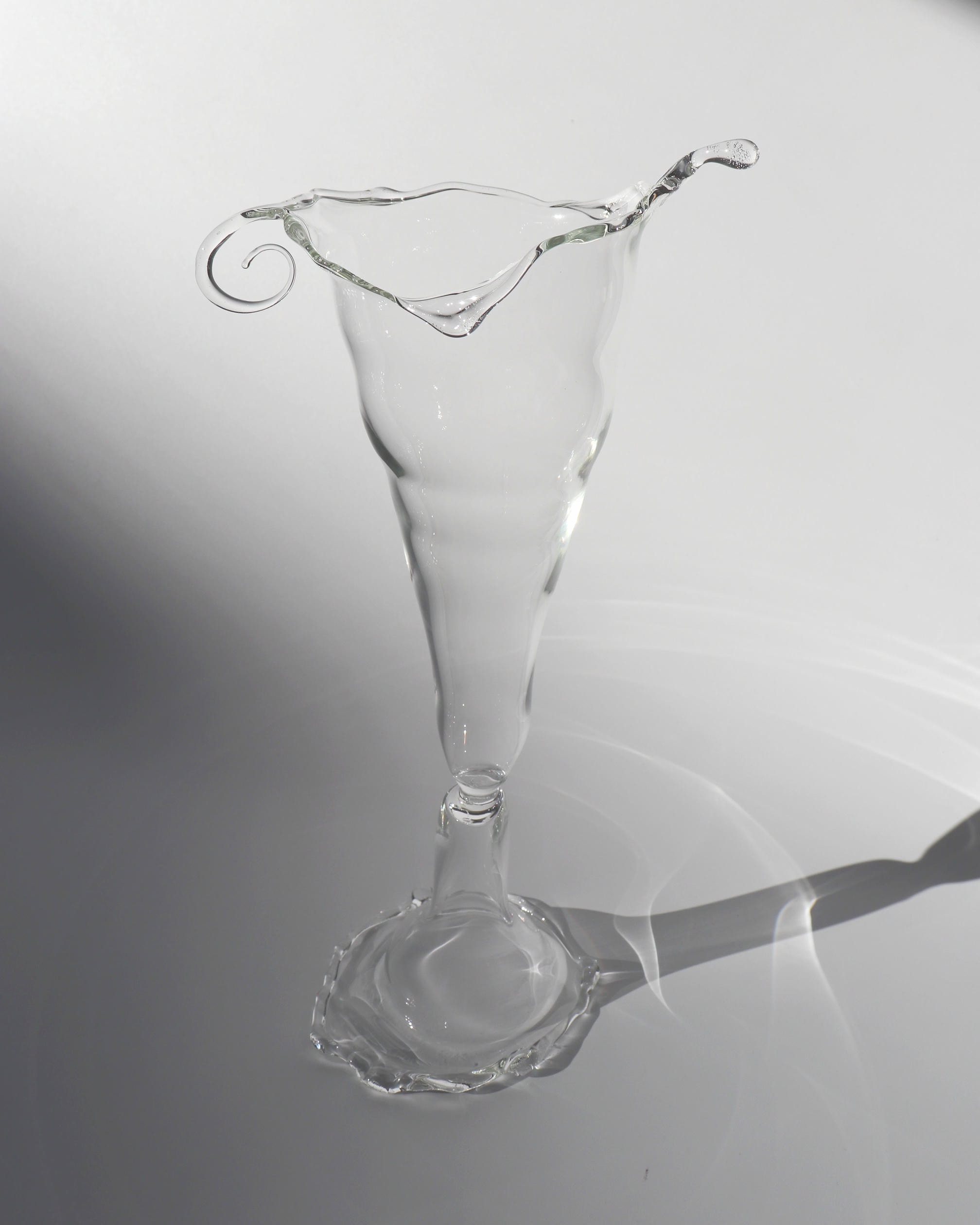 Loop Series Chain Champagne Glass in Borosilicate Glass by Studio Chacha 2