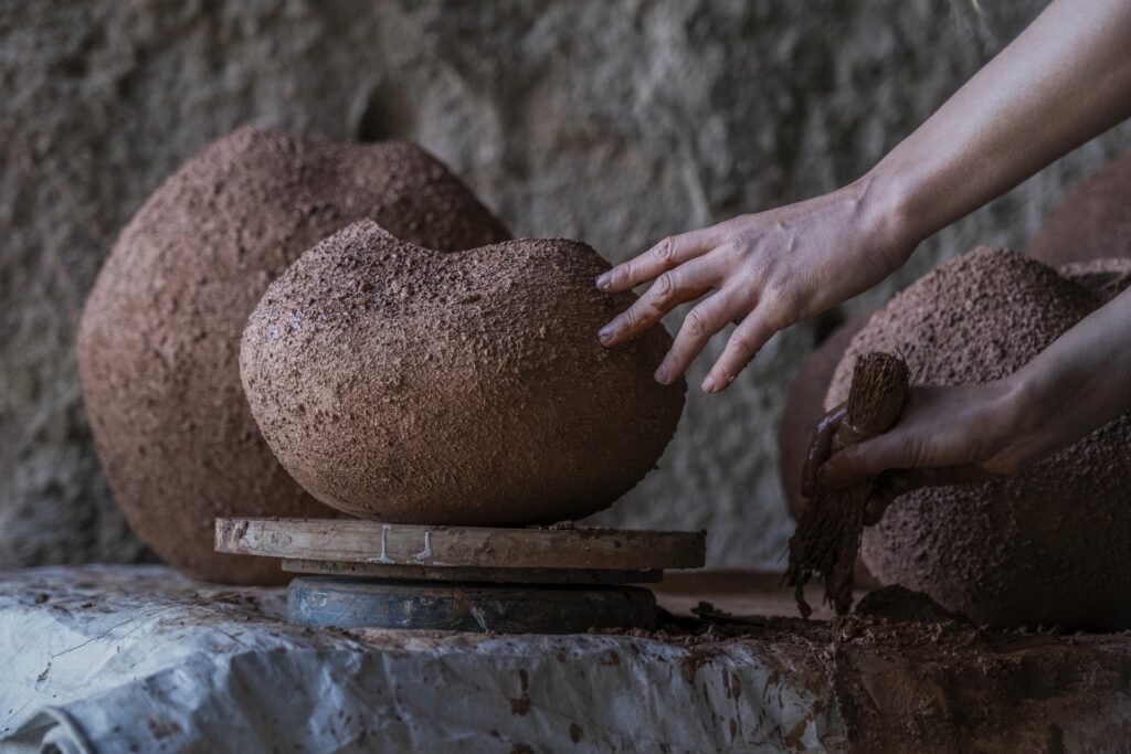 laura pasquino landforms red river vases galerie philia 01