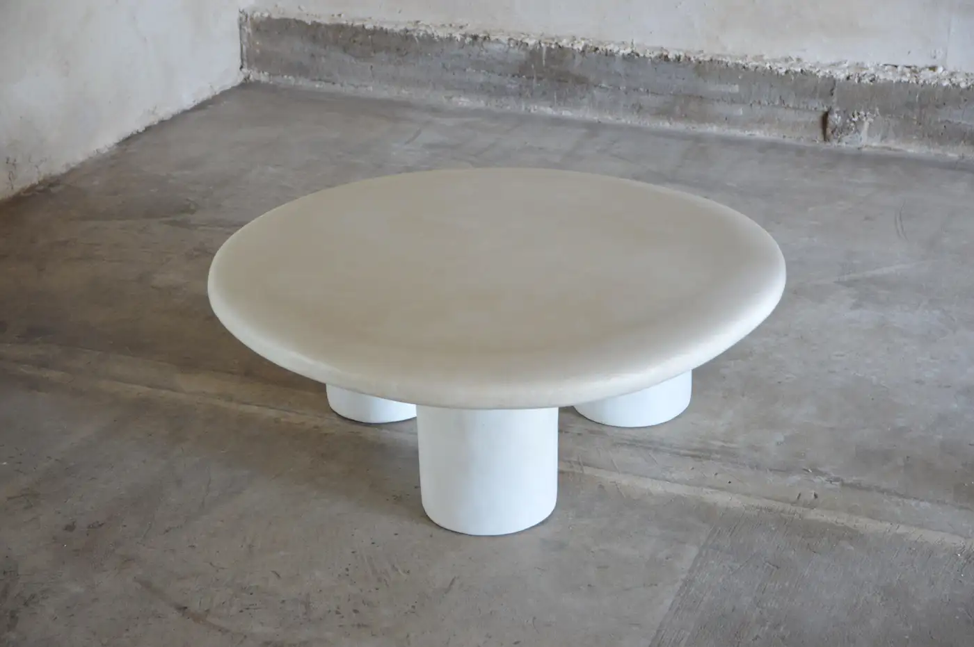 Elefante Unique Round Coffee Table in Cement by Studio Noon 2