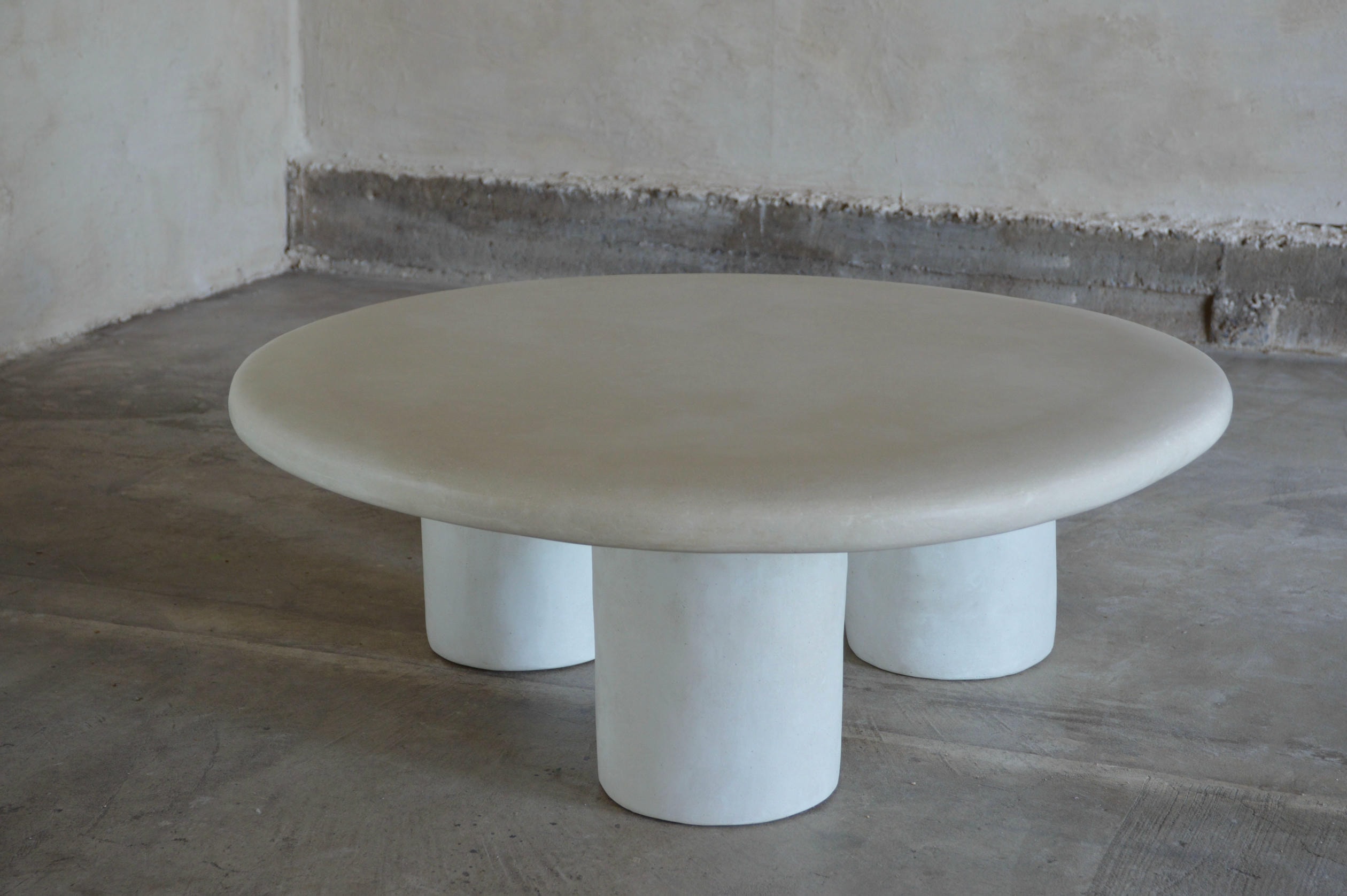 Elefante Unique Round Coffee Table in Cement by Studio Noon 5