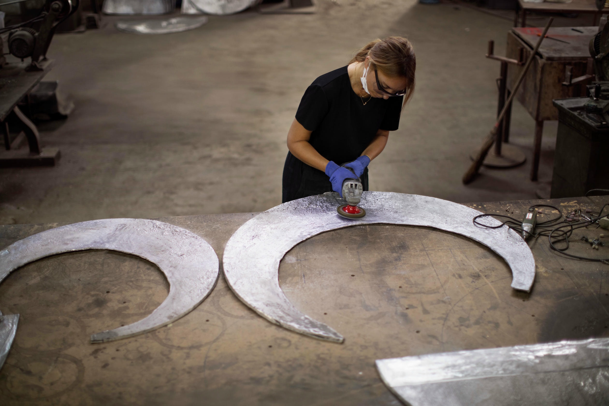 Mime II Unique Round Wall Mirror in Plated Cast Aluminum by Studio Ayse Demir 11