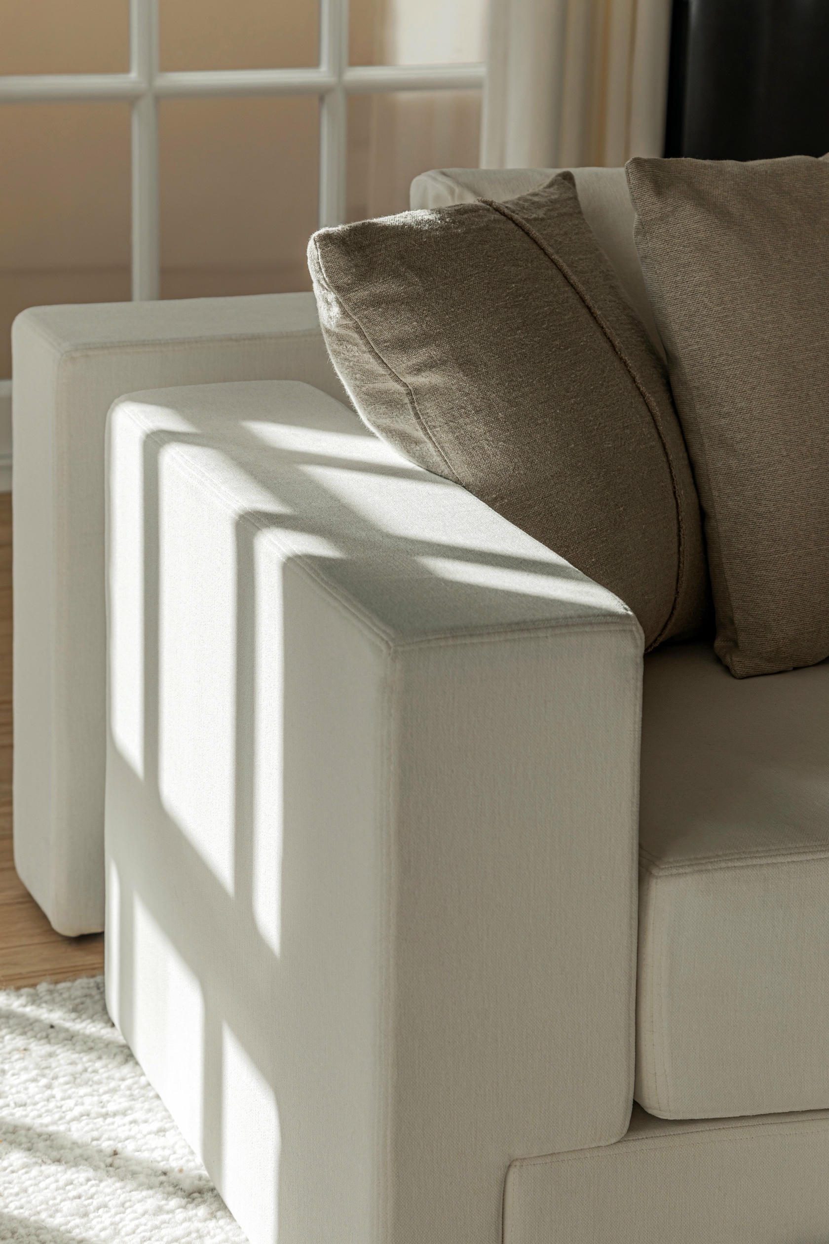 Odysseus Fully Upholstered Sofa in White Linen Fabric by OZA Design 6