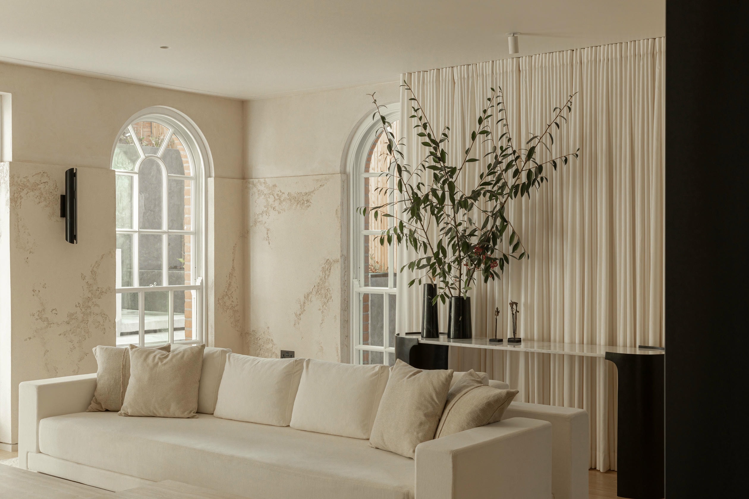 Odysseus Fully Upholstered Sofa in White Linen Fabric by OZA Design 8