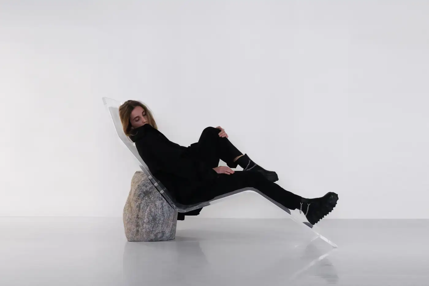 Elsewhere Acrylic Chaise by Batten and Kamp 8