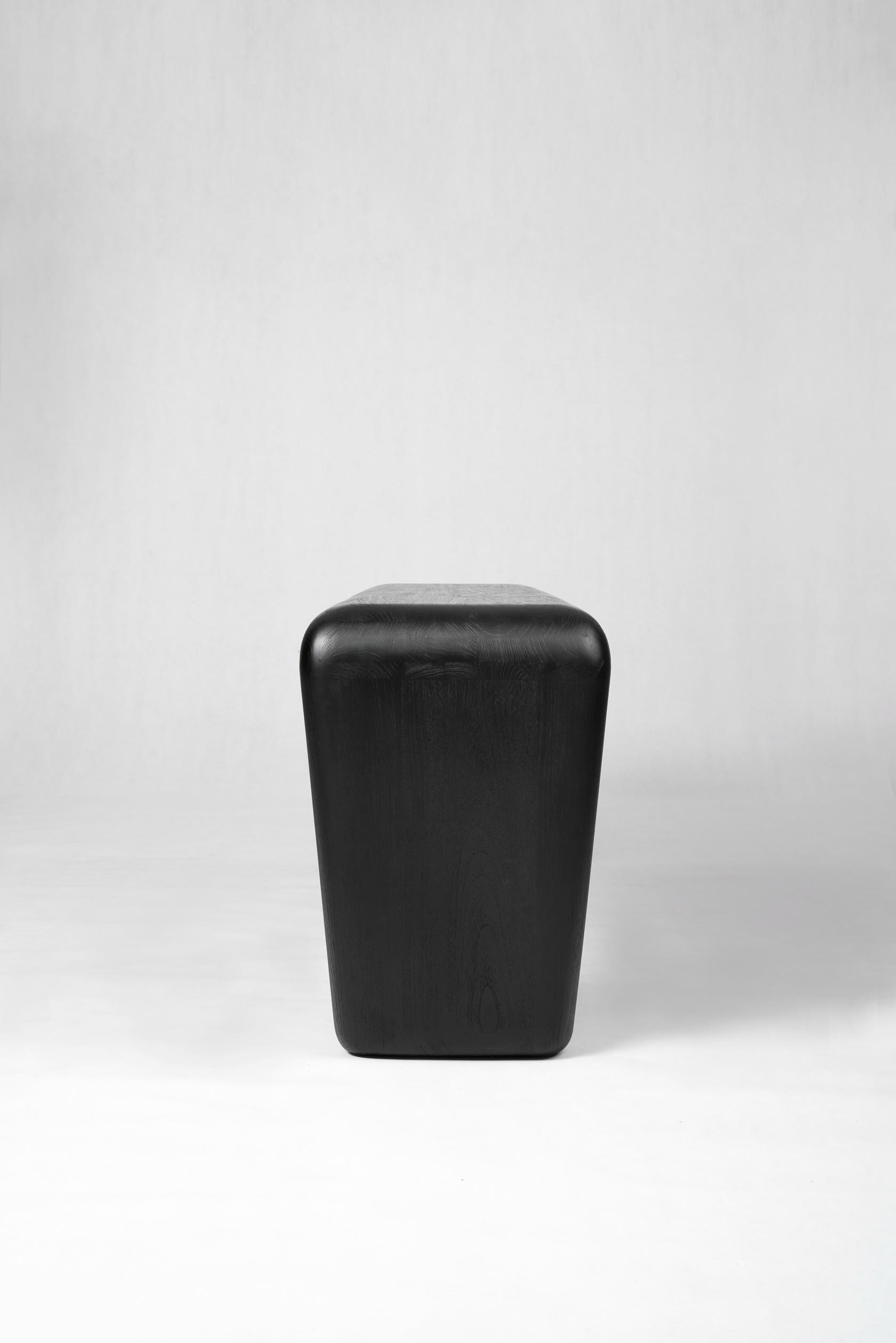 Para Console Table in Lacquer by Pendhapa 6