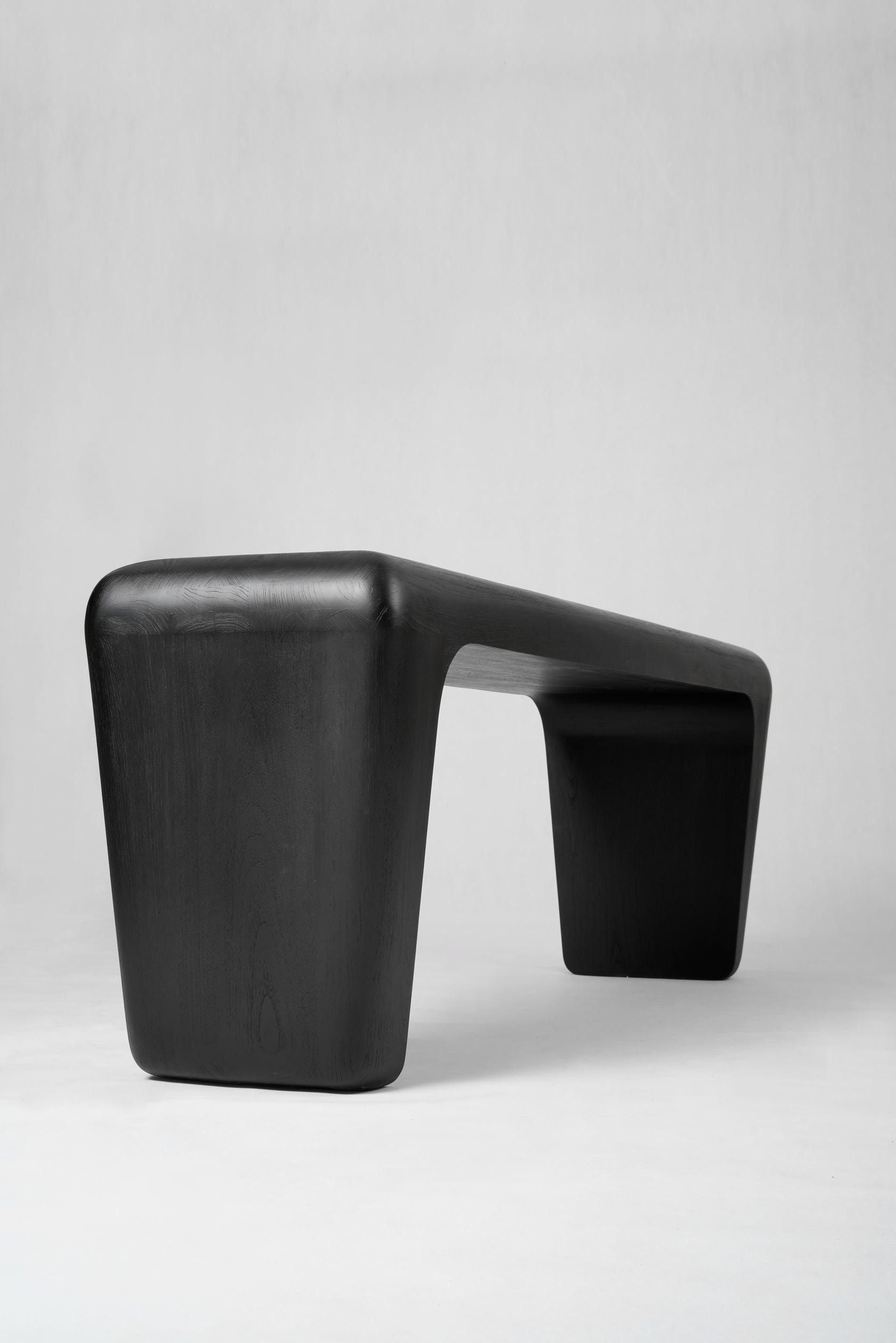 Para Console Table in Lacquer by Pendhapa 9