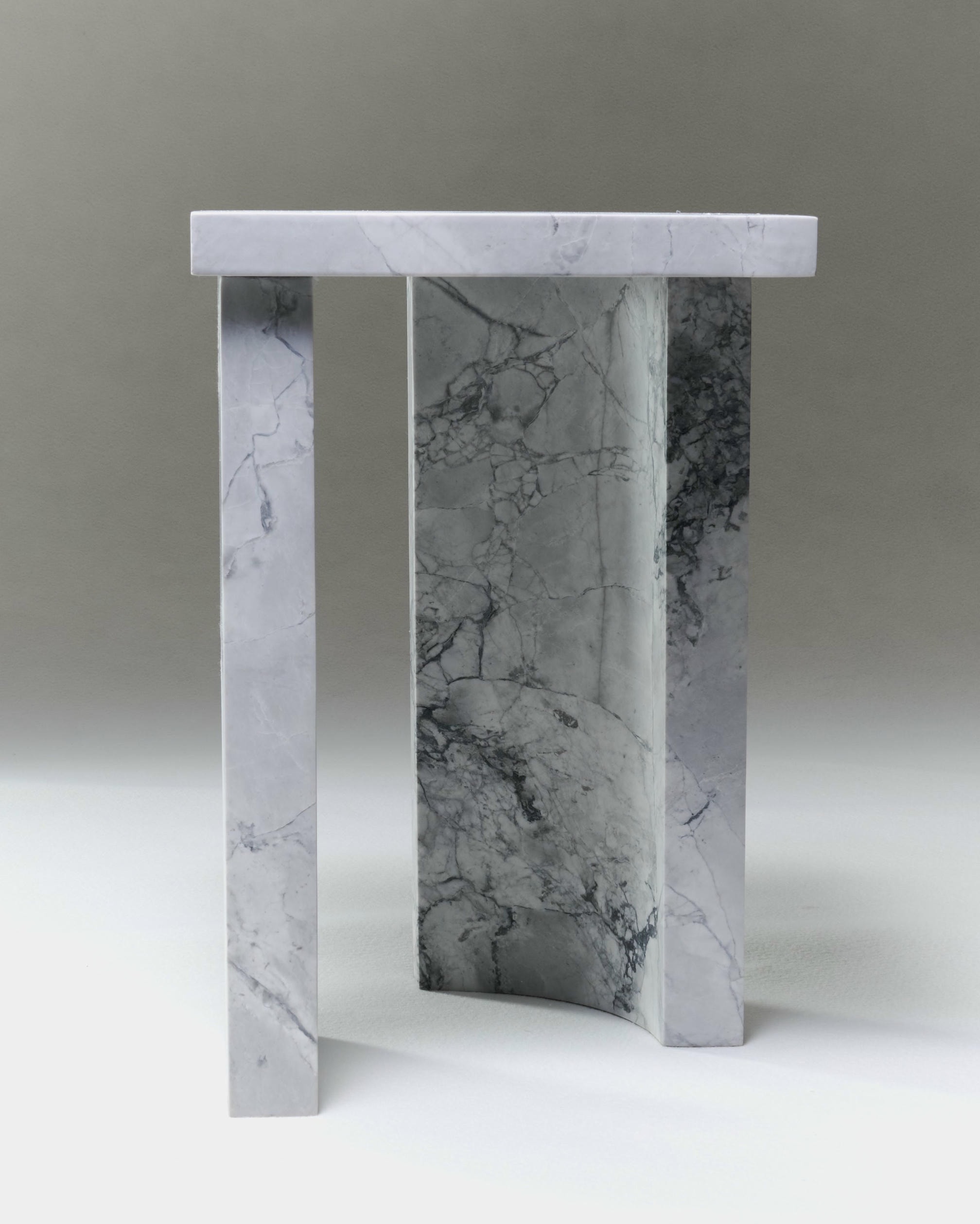 Super White Marble Side Table 02 by Atelier Dutre 2